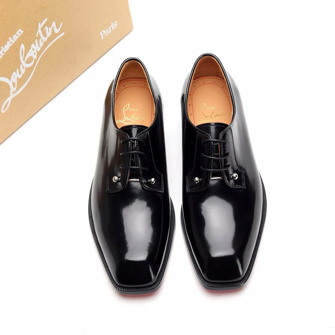 Batch 1,080 yuan 💰••New real shots••CL～High-end men’s 👔casual•loafers with red soles! ••🆑Genuine and top-quality goods from original orders ••✅💯 Purchase goods from top-quality original orders! Original imported patterned cowhide ➕Imported cowhide lining ➕Cowhide feet ➕Original leather outsole~🉑️Feel free to compare the authentic ones! Size: 38-44 (45.46.47 can be customized)